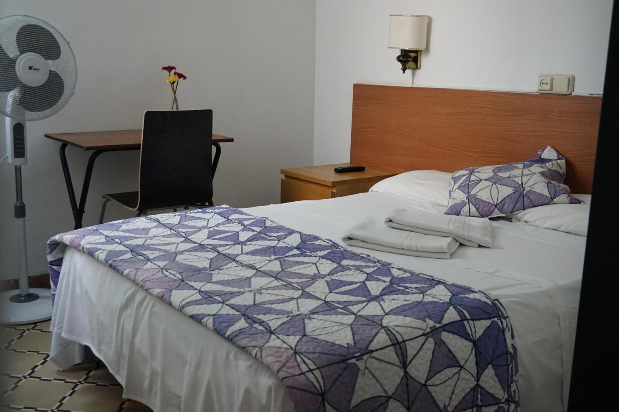 Hostal Sant Carlo — Photos 2